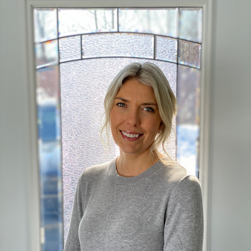 Amy Wainwright Photo 16