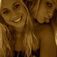 Elizabeth Reinhart Photo 13