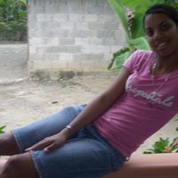 Stephanie Holguin Photo 14