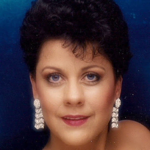 Debra Deleon Photo 14