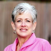 Beth Faulkner Photo 19