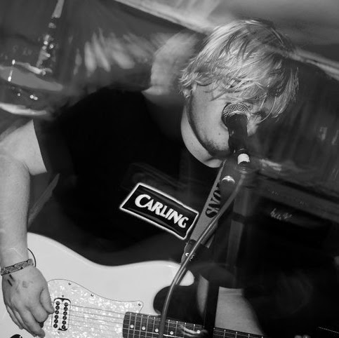 Lee Cartwright Photo 27