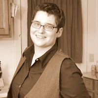Angela Crowley Photo 27