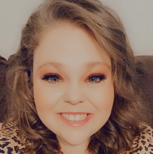Allie Thompson Photo 40