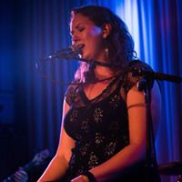 Michelle Loose Photo 6