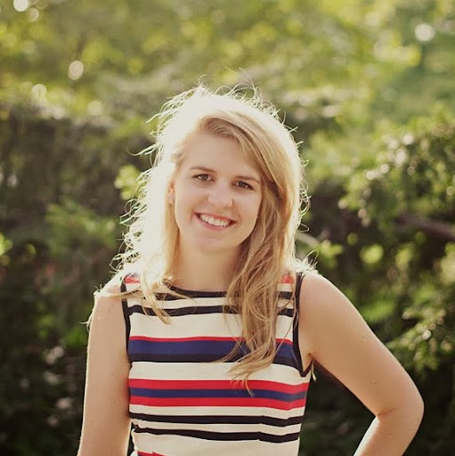 Caroline Lee Photo 26