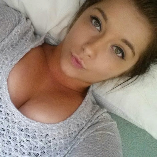 Erika Davies Photo 24