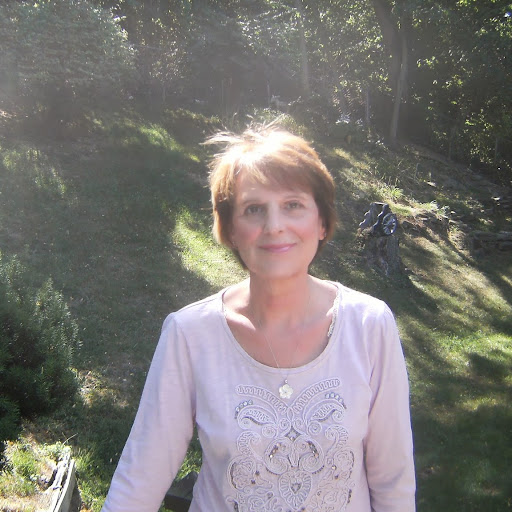 Christy Phillips Photo 9