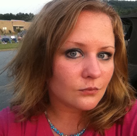 Amy Roberts Photo 14
