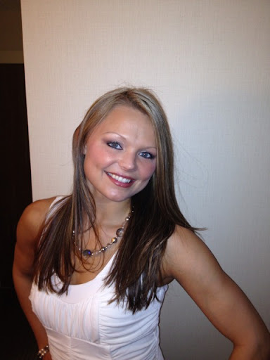 Anna Goebel Photo 7