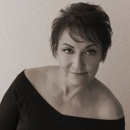Dina Lewandowski Photo 4
