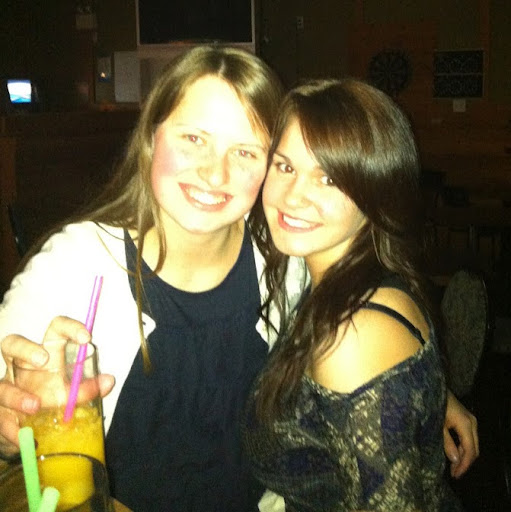 Cassandra Chapman Photo 9