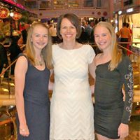 Amy Larson Photo 39