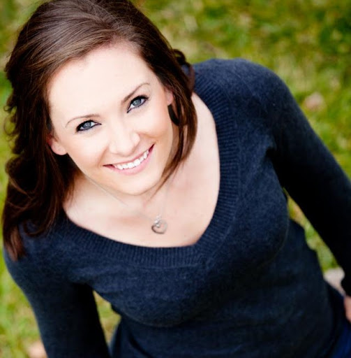 Anna Robinson Photo 14
