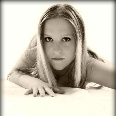 Julie Comeau Photo 5