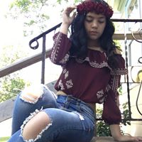 Stephanie Hernandez Photo 39