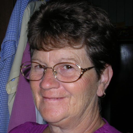 Elizabeth Bender Photo 49