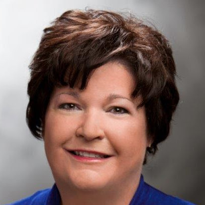 Elizabeth Faulkner Photo 42