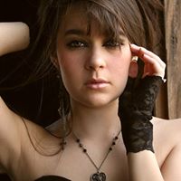 Leah Ayres Photo 9
