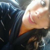 Janelle Flores Photo 24