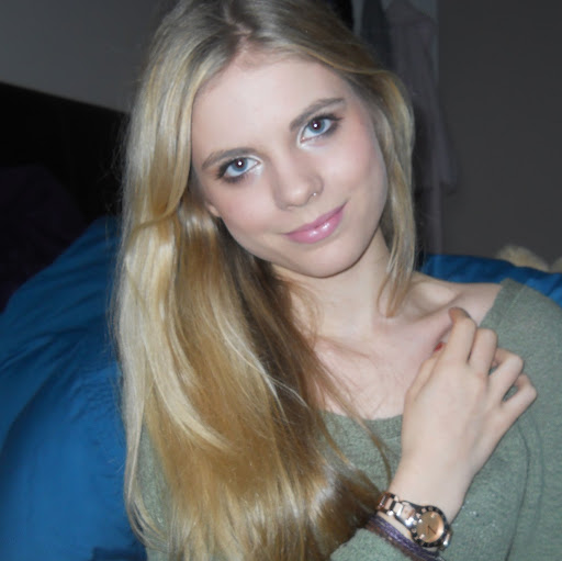 Charlotte Benson Photo 3