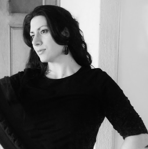 Laura Paz Photo 36