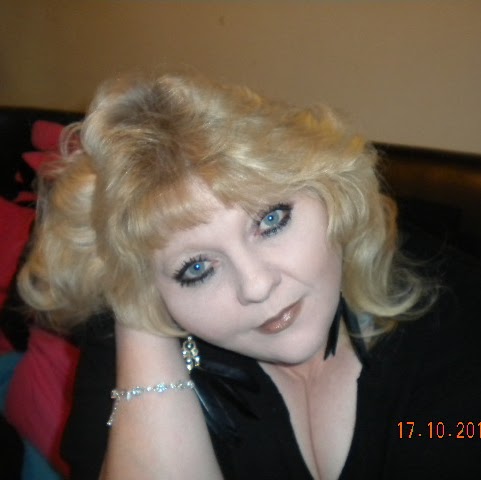 Linda Livingston Photo 38