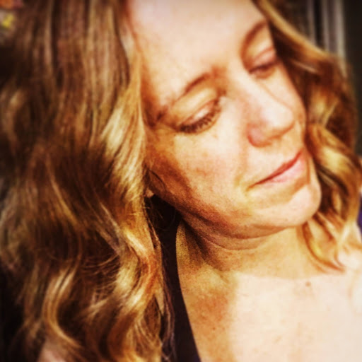 Elizabeth Manz Photo 1