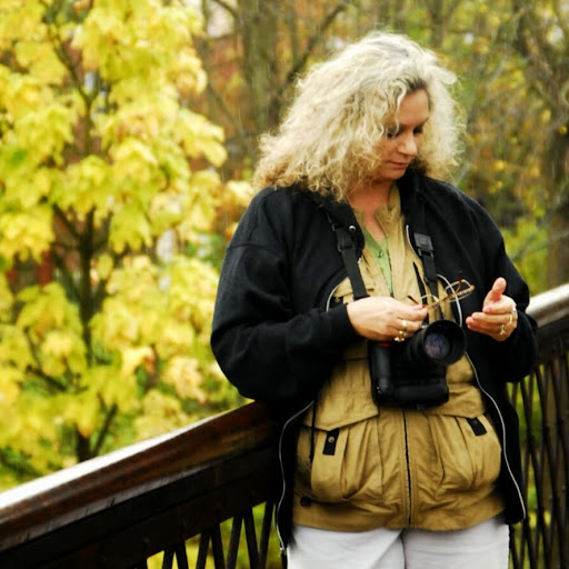 Julie Everhart Photo 16