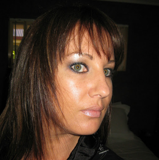 Amanda Devlin Photo 41
