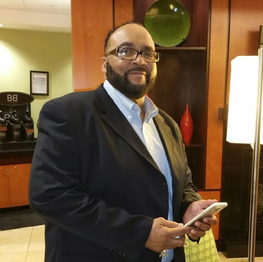 Larry Bullock Photo 31