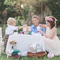Anna Larson Photo 10