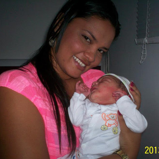 Kelly Saenz Photo 21