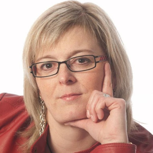 Angela Jansen Photo 17