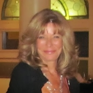 Michelle Hall Photo 28