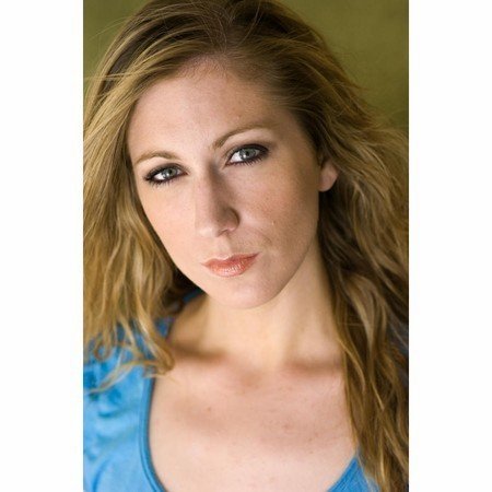 Nikki Travis Photo 9