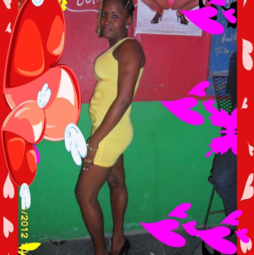 Simone Robinson Photo 39