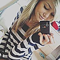 Sarah Reynolds Photo 35