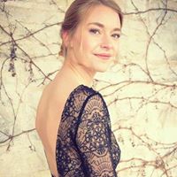 Julia Guenther Photo 9