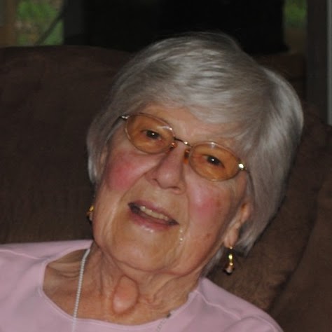 Elizabeth Macy Photo 5