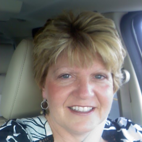 Shelley Nichols Photo 22