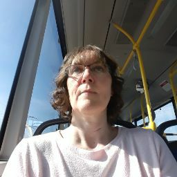 Diana Hahn Photo 31