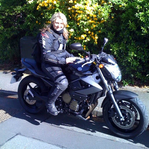 Vikki Roberts Photo 11