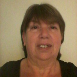 Pauline Oliver Photo 28