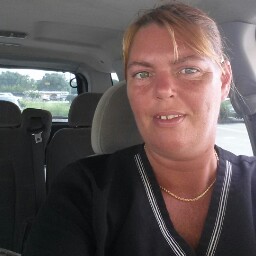 Billie Edwards Photo 15