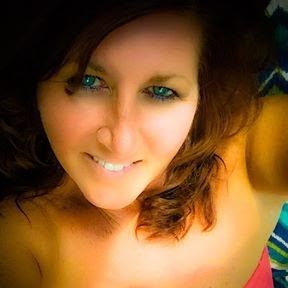 Linda Steele Photo 18