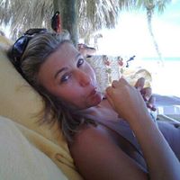 Stefanie Martin Photo 30