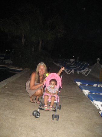 Michelle Squires Photo 28
