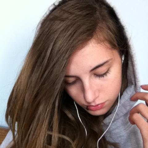 Caroline Richter Photo 12