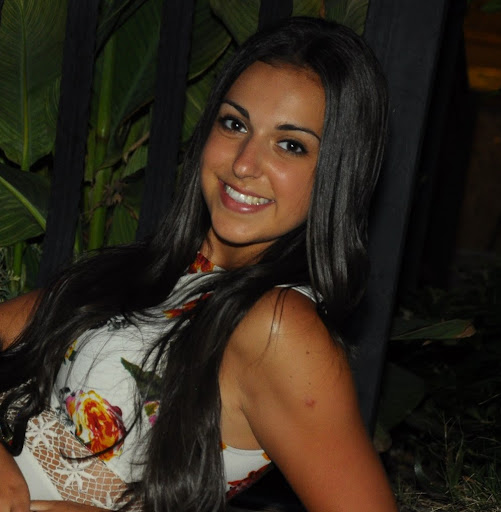 Laura Pullen Photo 26